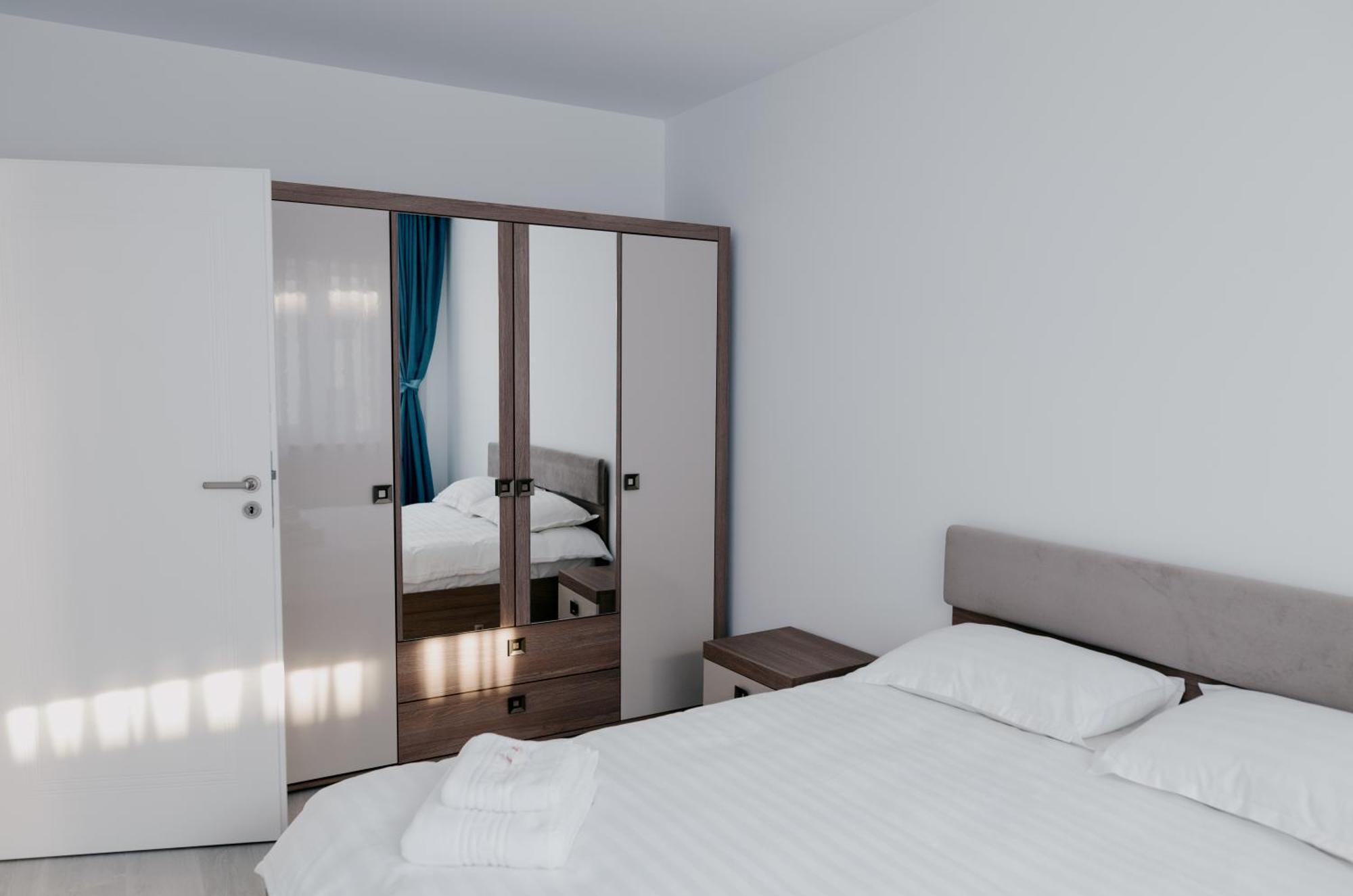 Royal Blue Property Oradea Exterior photo